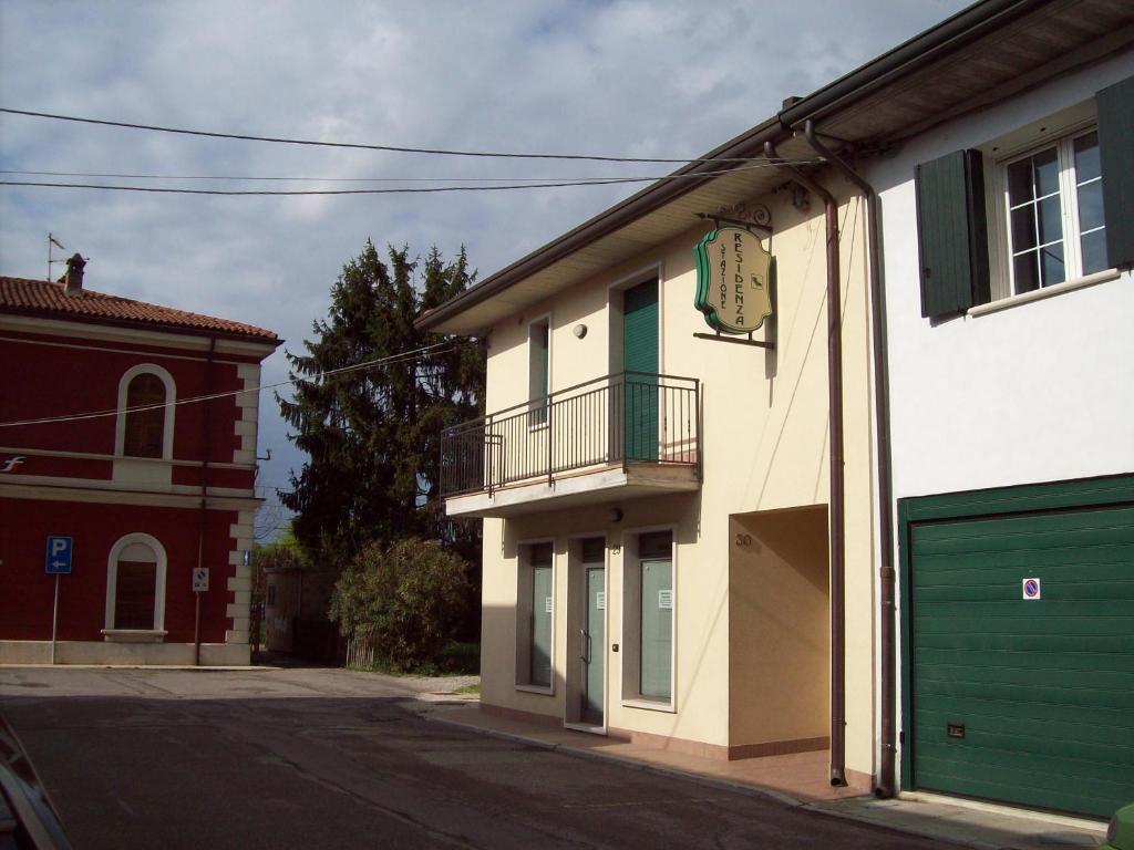 Residenza Stazione Bonferraro Buitenkant foto